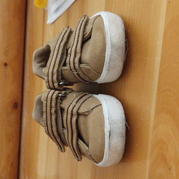 Oshkosh sneakers - Picture 2 of 4